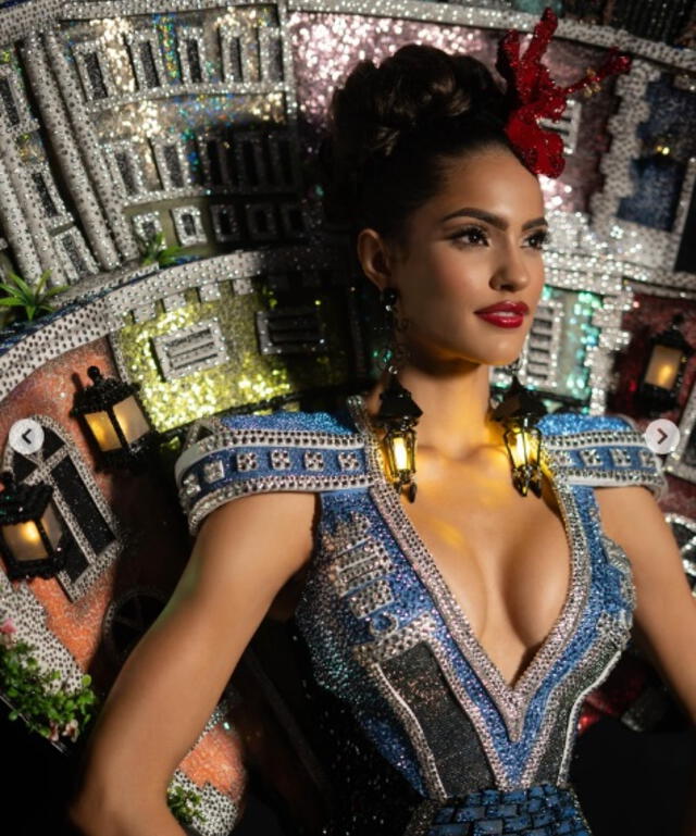 Miss Puerto Rico en traje típico inspirado en las Fiestas de la Calle San Sebastian