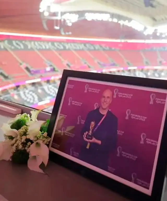 El homenaje que le rindieron al periodista fallecido en el Mundial. / FUENTE: FIFA. 