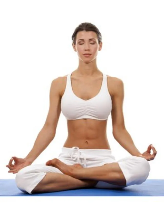  Postura de Sukhasana (Postura fácil). Crédito: Sport.es   