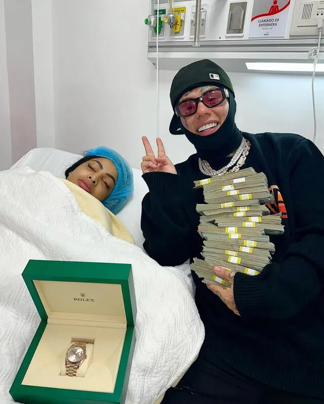 <em> Tekashi 6ix9ine y la vez que regaló dinero en efectivo a Yailin. Foto: Tekashi/Instagram</em>   