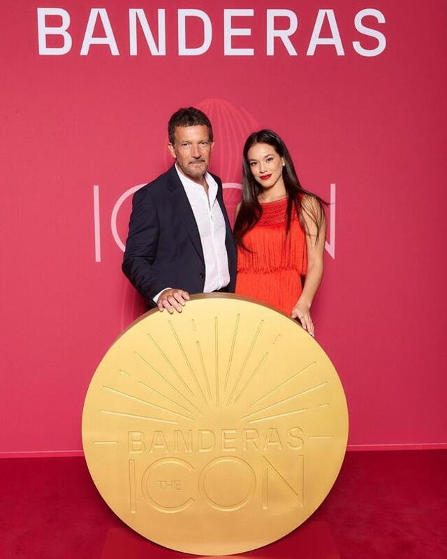 Icon - Antonio Banderas y Jazmín Pinedo.   