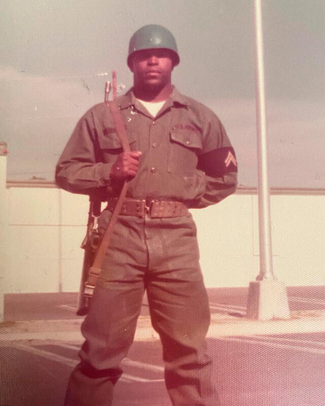 Mr. T de joven durante su época como miembro del Ejército de Estados Unidos.