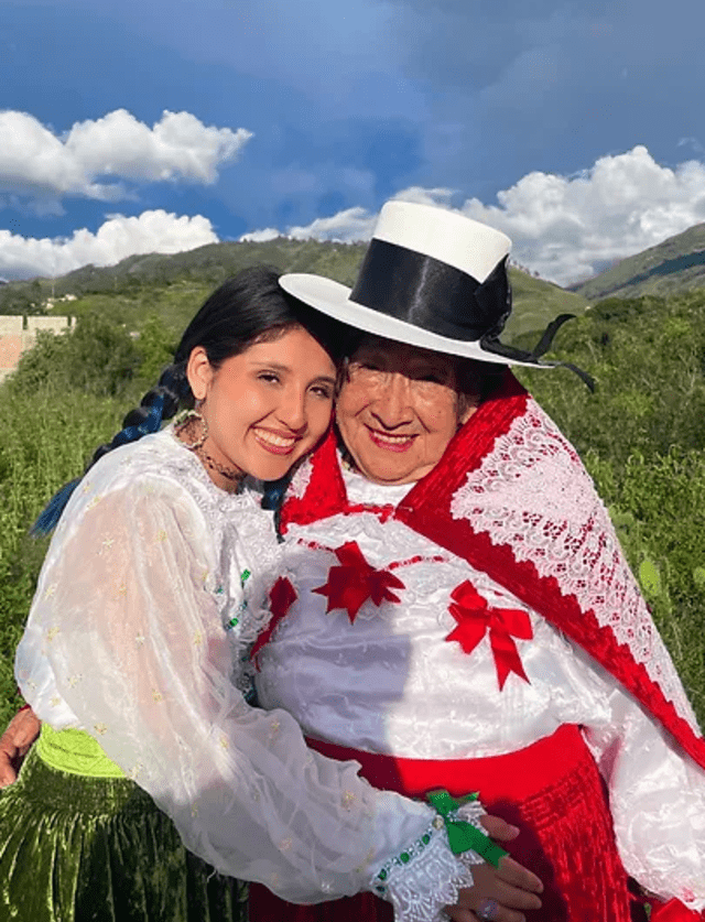  Milena Warthon y su abuela Teresa.   