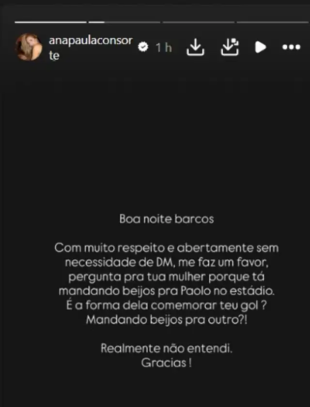 La pareja de Paolo Guerrero cuestiona a Giuli Cunha, esposa de Barcos, por un gesto amoroso hacia su pareja durante el partido.