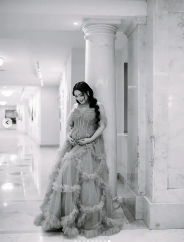 Querida conductora de televisión comparte últimas DESGARRADORAS fotos de su bebé tras anunciar que falleció recién nacido Querida conductora de televisión comparte últimas DESGARRADORAS fotos de su bebé tras anunciar que falleció recién nacido