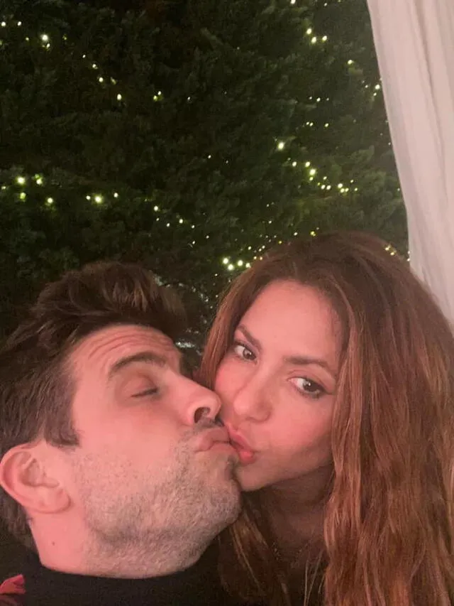 Shakira y Piqué tomándose una instantanea por Navidad.   