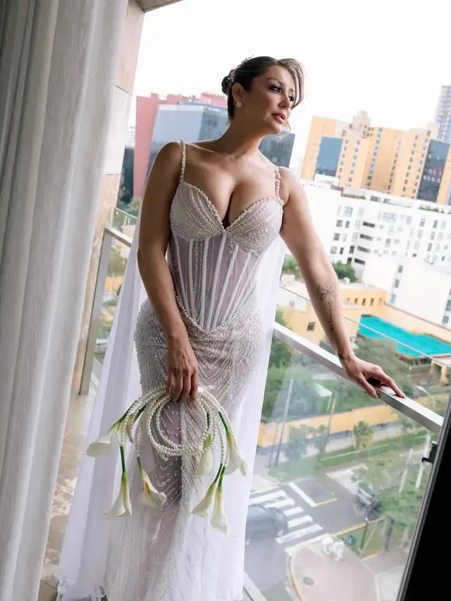 arla Tarazona rompió su silencio tras las críticas que recibió por su boda con Christian Domínguez y respondió con firmeza a quienes cuestionaron la celebración: “Es mi boda, mi vida”.