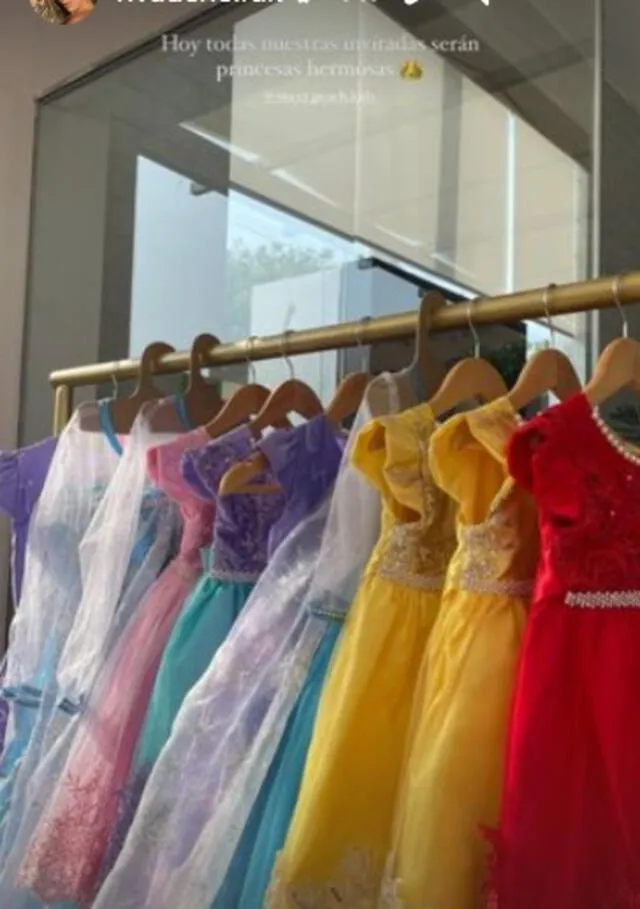 Trajes de princesa para las invitadas de la fiesta.