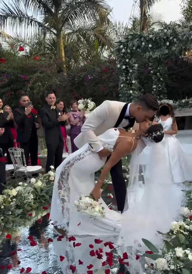 Melissa Paredes y Anthony Aranda tiene tierno beso en su boda.  