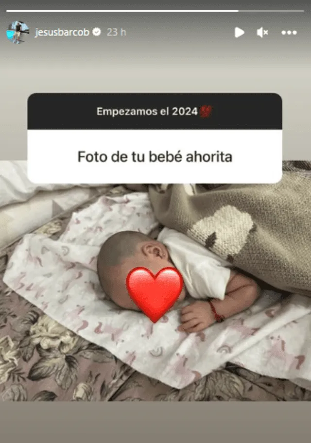 Jesús Barco muestra a su bebé en tierna foto.