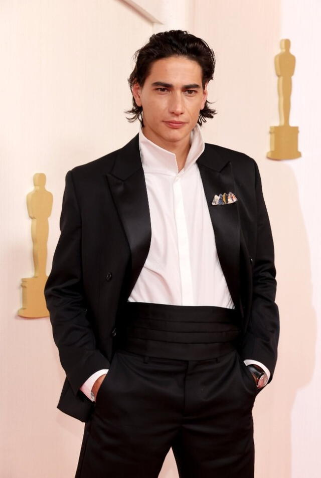 Enzo Vogrincic en la alfombra roja de los Premios Oscar 2024. 