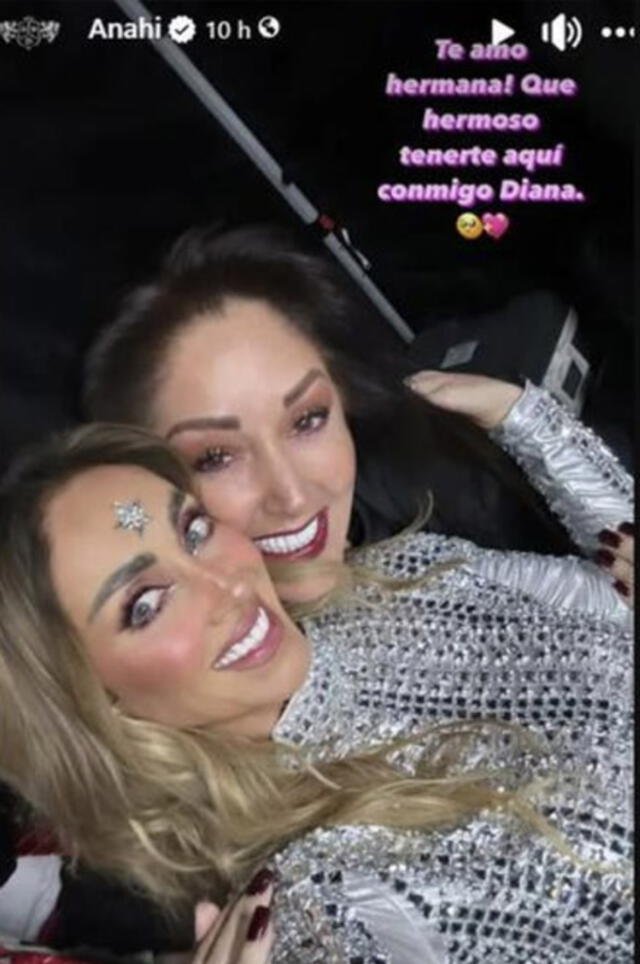 Anahí compartió en sus redes sociales una foto junto a su hermana Diana Puente.