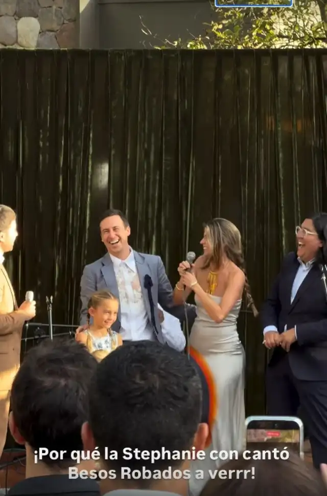 Alejandro Sanz y Stephanie Cayo deslumbran en la íntima boda de Bruno Ascenzo con Adrián Bello