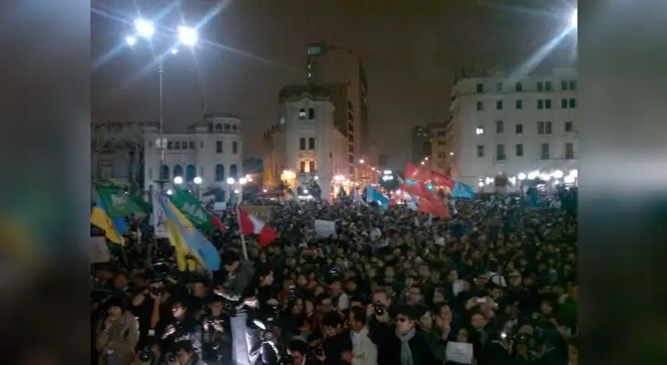 #Tomacalle: Indignados marcha hacia el Congreso.