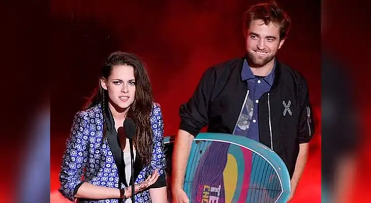 Kristen Stewart y Robert Pattinson en una foto de archivo de los Teen Choice Awards 2012