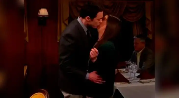 Sheldon Cooper y Amy Farraf Fowler por fin se darán su primer beso. Sheldon Cooper y Amy Farraf Fowler por fin se darán su primer beso.