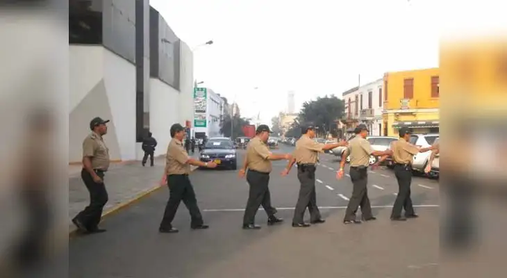Falta más acción de la Policía, reconoció el ministro del Interior, Walter Albán.