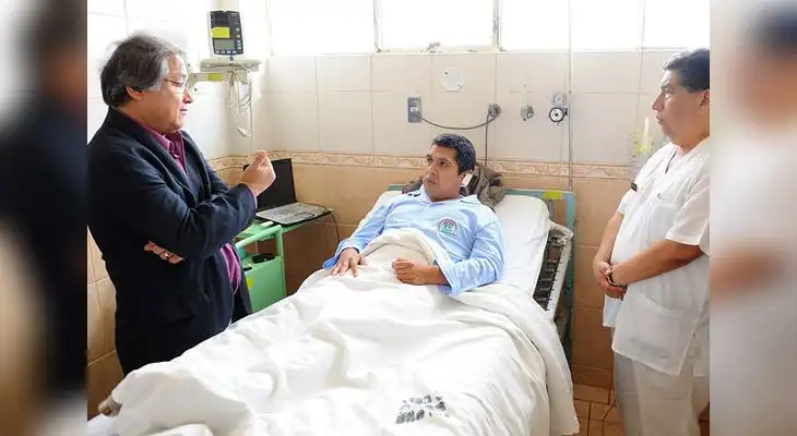 Ministro Albán junto a capitán Amoretti. 