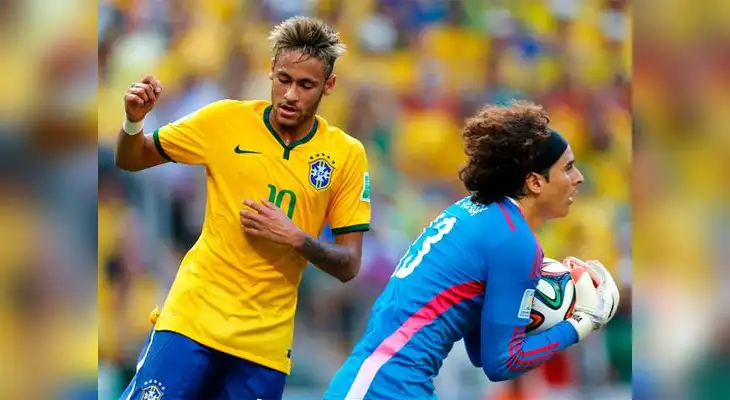 Golero Ochoa anuló opciones de gol de Neymar.