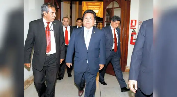 Señaló que cambio no fue por presiones políticas. Señaló que cambio no fue por presiones políticas.