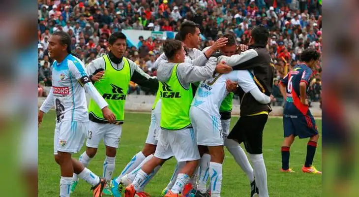 Los jugadores puneños celebran su clasificación.