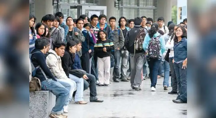Universitarios no podrían ejercer derecho al medio pasaje, señalan. Universitarios no podrían ejercer derecho al medio pasaje, señalan.