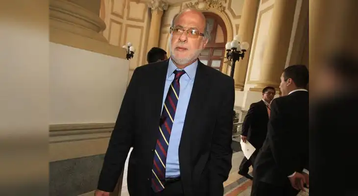 En redes sociales toman con escepticismo anuncio de parlamentario En redes sociales toman con escepticismo anuncio de parlamentario