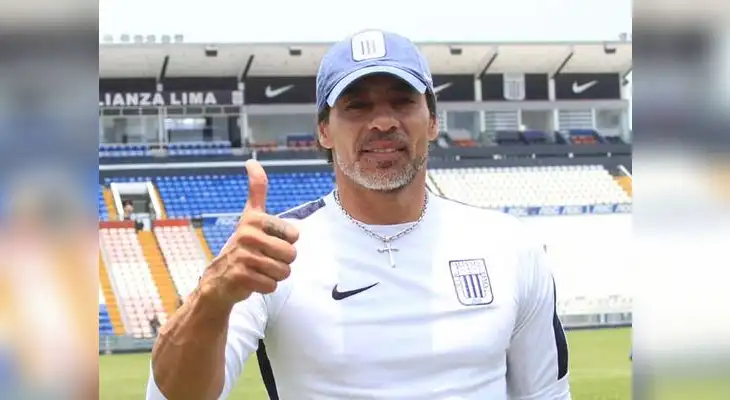 Sus mejores momentos como técnico se vivió ante la U y Cristal. Sus mejores momentos como técnico se vivió ante la U y Cristal.