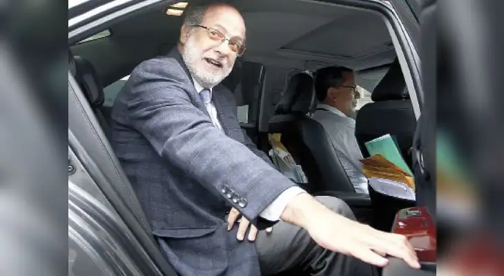 Abugattás sigue esperando que poder judicial admita recurso de amparo por suspensión en el congreso. Abugattás sigue esperando que poder judicial admita recurso de amparo por suspensión en el congreso.