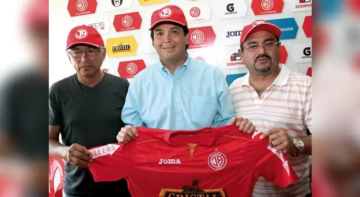 El entrenador espera realizar un gran trabajo El entrenador espera realizar un gran trabajo