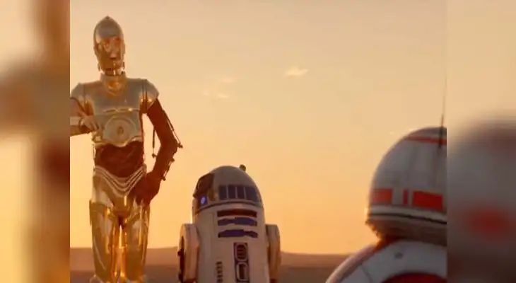 ¿Por qué C-3PO tiene el brazo rojo en 'filme?
