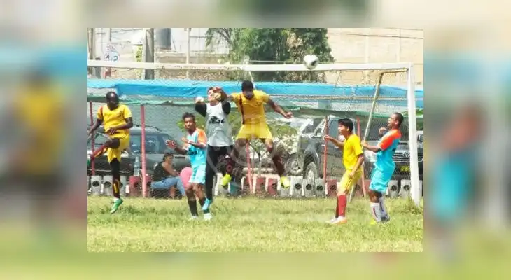 Una felina atajada de Cristian en el partido Club Deportivo Zela Una felina atajada de Cristian en el partido Club Deportivo Zela