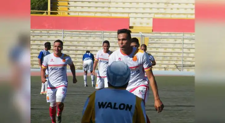Festejo de Alfredo Zapata por el gol anotado Festejo de Alfredo Zapata por el gol anotado