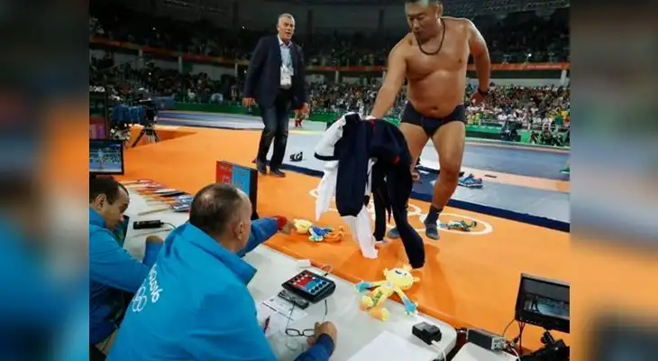 Río 2016: atleta fue descalificado y sus entrenadores protestaron así (VIDEO y FOTOS) Río 2016: atleta fue descalificado y sus entrenadores protestaron así (VIDEO y FOTOS)
