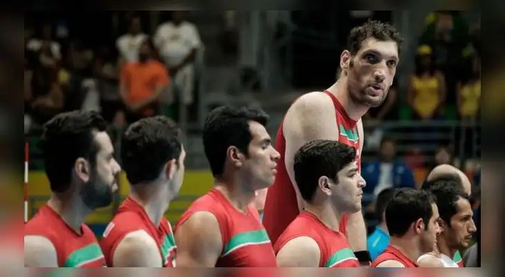 El gigante jugador de voleibol iraní de 2,46 metros que sorprende en los Paralímpicos El gigante jugador de voleibol iraní de 2,46 metros que sorprende en los Paralímpicos