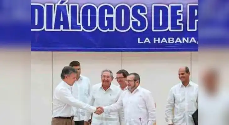 Colombia y las FARC firmaron acuerdo de paz Colombia y las FARC firmaron acuerdo de paz