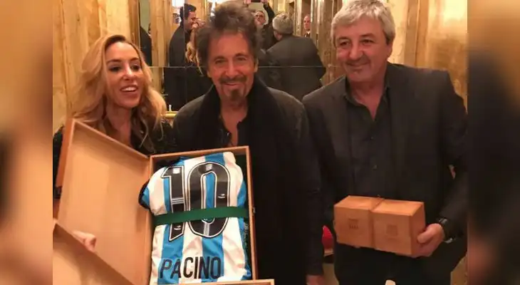 Al Pacino con la camiseta del Racing Club Al Pacino con la camiseta del Racing Club