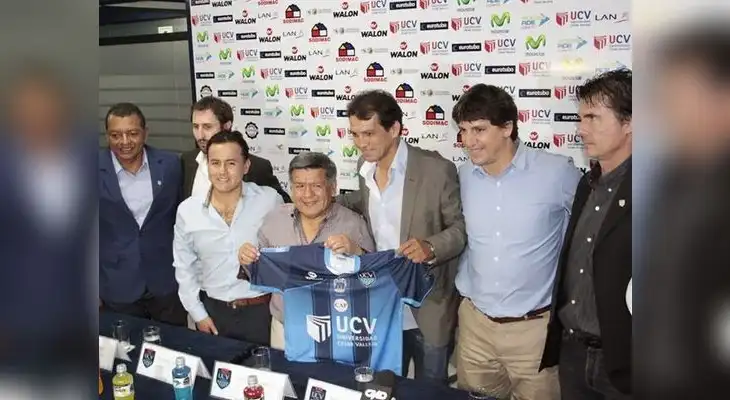 Esta escena corresponde al momento de la presentación en César Vallejo