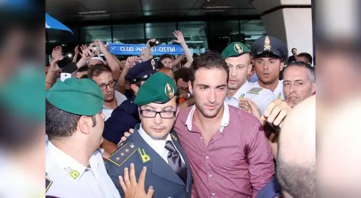 Higuaín teme por su vida en Italia Higuaín teme por su vida en Italia