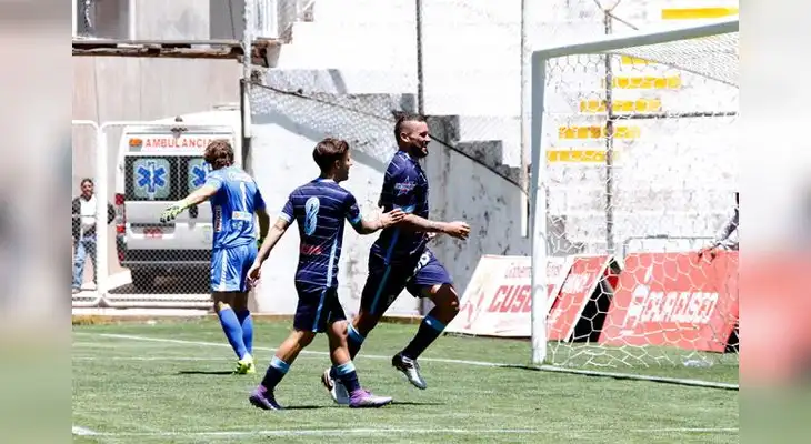 Mientras que Garcilaso festeja su permanencia, los de Vallejo lamentan descenso