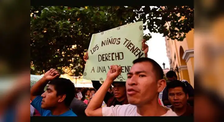 Pobladores de Cantagallo protestan frente al Ministerio de Vivienda