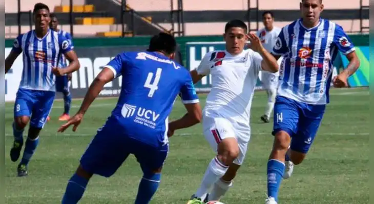 El colombiano Valencia no superó su mal momento y junto a otros tres extranjeros fue separado del equipo.