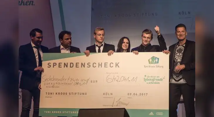 Toni Kross obtuvo 442 mil euros por subastar su camiseta que fue a su fundación