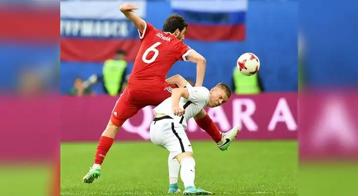 El seleccionador de Rusia, Stanislav Cherchesov contento con el juego y la victoria de su equipo.