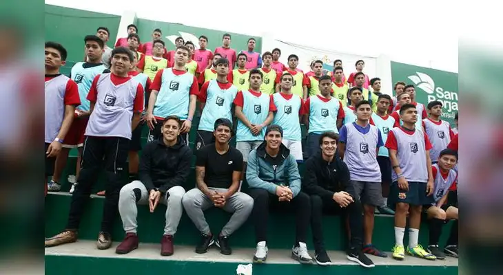 Estuvieron jugadores de Alianza y San Martín  en Polideportivo Limatambo , para observar a los jóvenes durante el cuarto entrenamiento de la Nike Academy Lima, programa de búsqueda de talentos