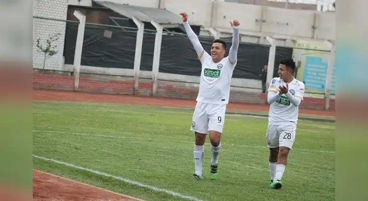 Gerson Panduro es uno de los mas altos valores del Sport Victoria marcó un gol en el triunfo 2-0 ante Coopsol. FOTO: Segunda División Gerson Panduro es uno de los mas altos valores del Sport Victoria marcó un gol en el triunfo 2-0 ante Coopsol. FOTO: Segunda División