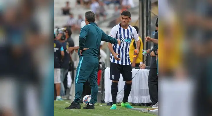 Luis Aguilar y Pablo Bengoechea molestos con la posibilidad de que le devuelvan puntos a Garcilaso. FOTO: LIBERO Luis Aguilar y Pablo Bengoechea molestos con la posibilidad de que le devuelvan puntos a Garcilaso. FOTO: LIBERO