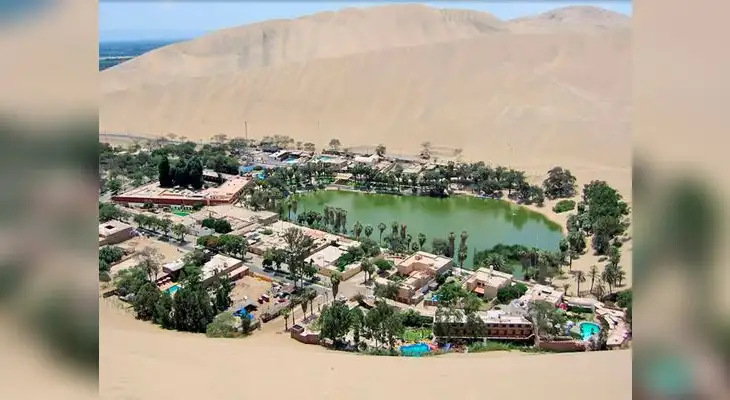 Un oasis es un paraje de un desierto en el cual se pueden encontrar agua y vegetación. Un oasis es un paraje de un desierto en el cual se pueden encontrar agua y vegetación.