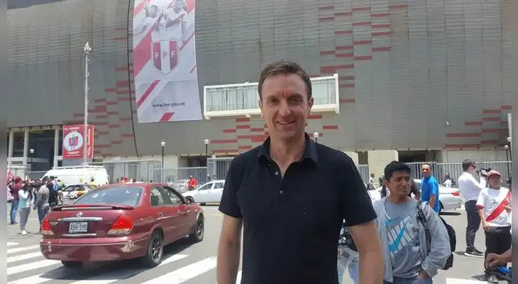  Michael Burgess, periodista del diario NZ Herald