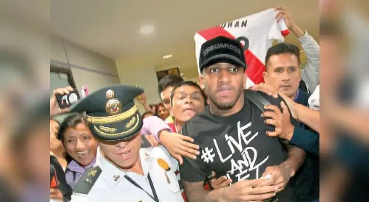 La Foquita fue ovacionada durante su partida de Lima a Rusia